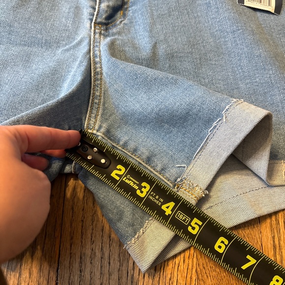 NWT Universal Thread Mid Rise Boyfriend Jean Shorts - Picture 11 of 11